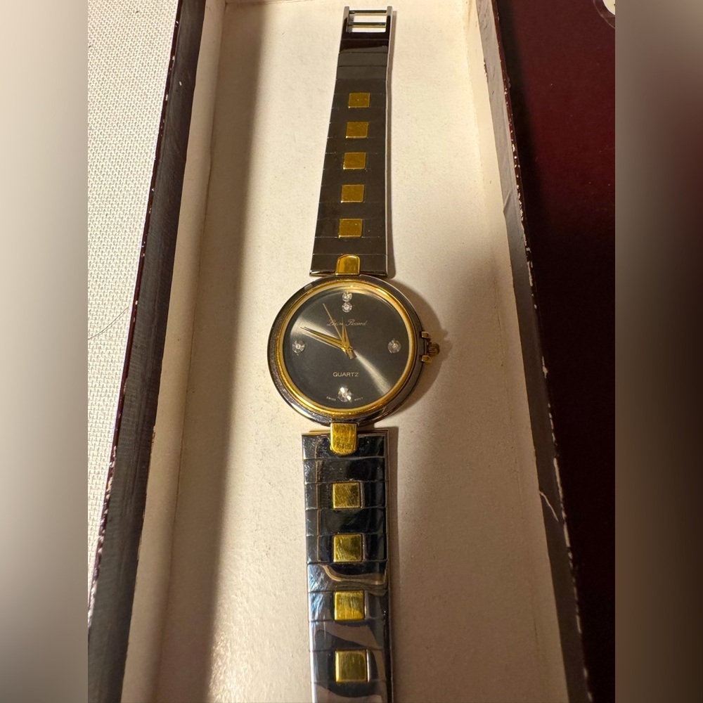 VTG LUCIEN PICCARD QUARTZ SWISS Ladies 5 Diamonds accent Gold tone watch